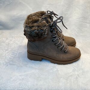 Universal Thread Women's Faux Fur Lace Up Ankle Block Heel Boots Size 7